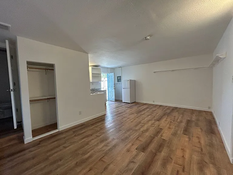 218 SW 7th St — Photo 7
