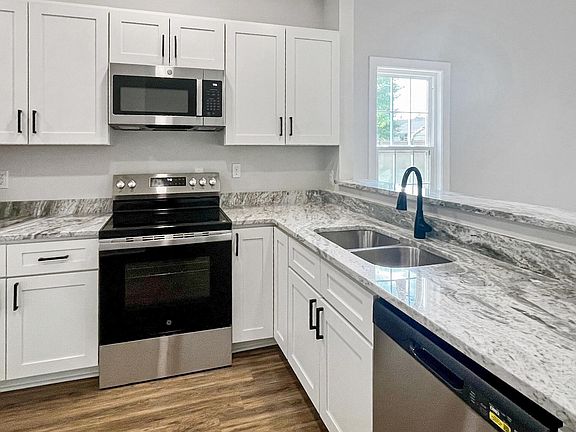 5th image of 222 New Iris Ln