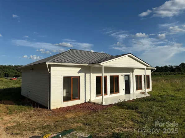 2144 Pace Rd, Hendersonville, NC 28792