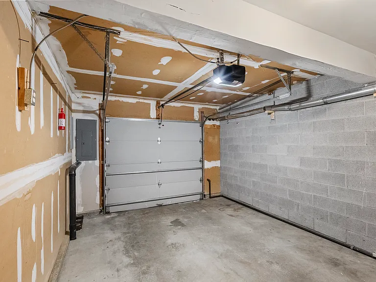 22 Lexington Dr — Photo 29