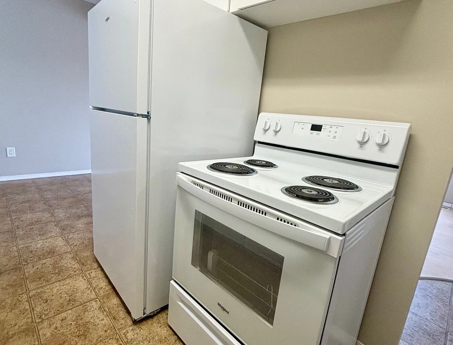Spacious 2 Bedroom + 2 Bathroom Home in Desirable Bowness — Photo 4