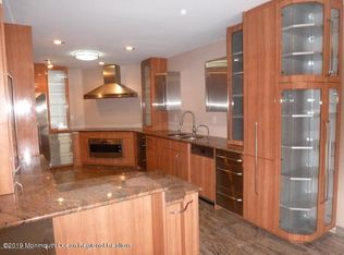 95 Drew Ct, Manalapan, NJ