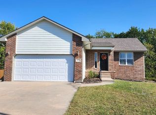 817 E Hedgewood St, Andover, KS 67002