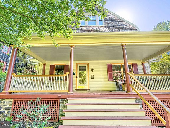 3rd image of 207 Hawthorne Rd