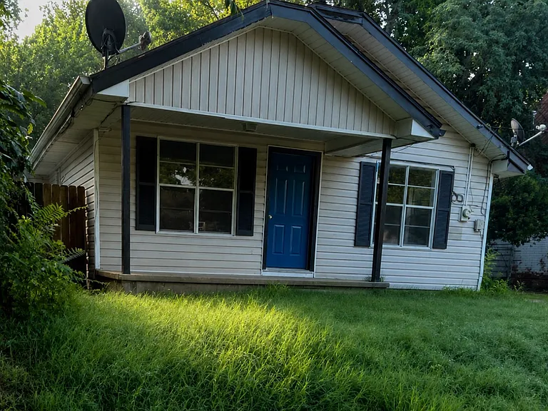 233 S Draper Ave — Photo 1