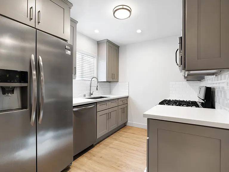 4053 W 23rd St #B — Photo 1