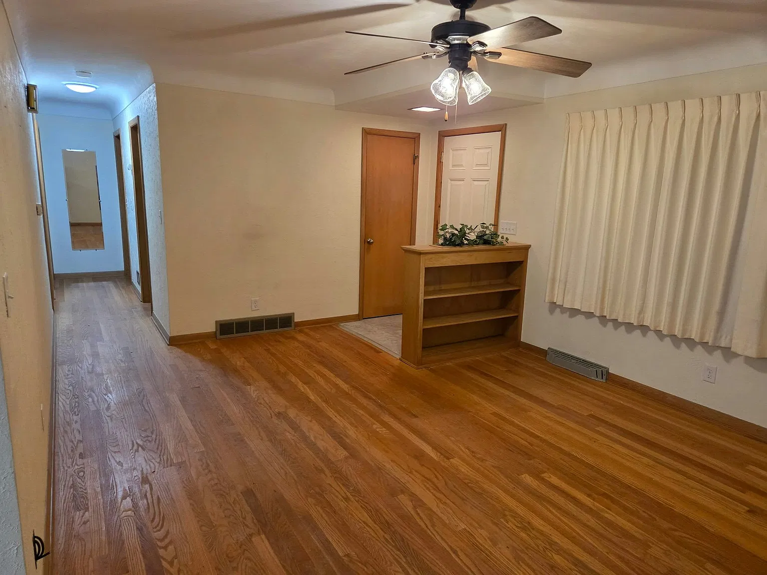 3 bed, 2080 sqft, $2,100 — Photo 3