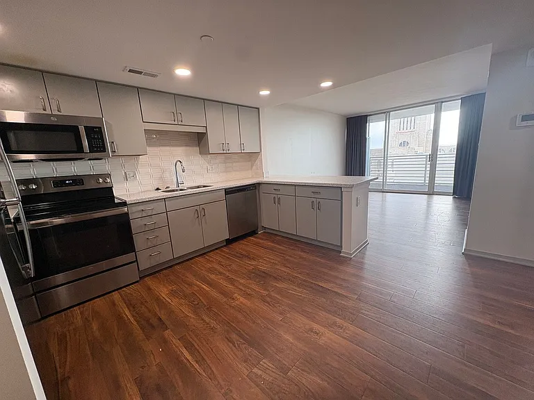 Sky Park Apartments — Photo 47