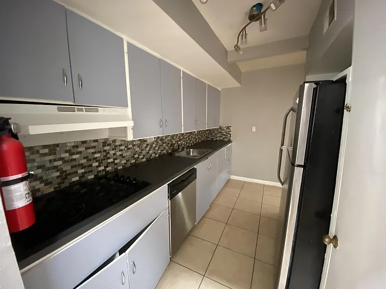 406 Hawthorne St — Photo 12