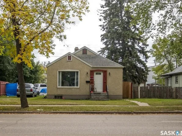 325 15th Street W, Prince Albert, SK S6V 4A2