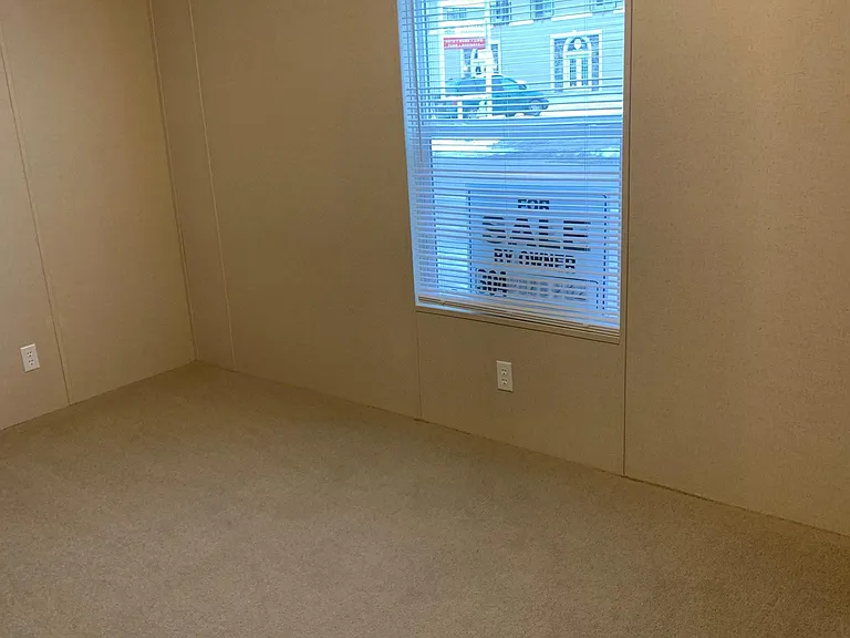 1193 Greenbag Rd — Photo 10