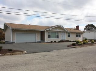 8 Hickory Rd, North Providence, RI 02904