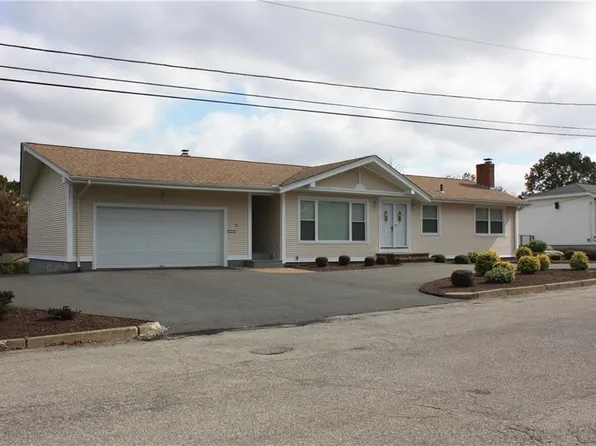 8 Hickory Rd, North Providence, RI 02904