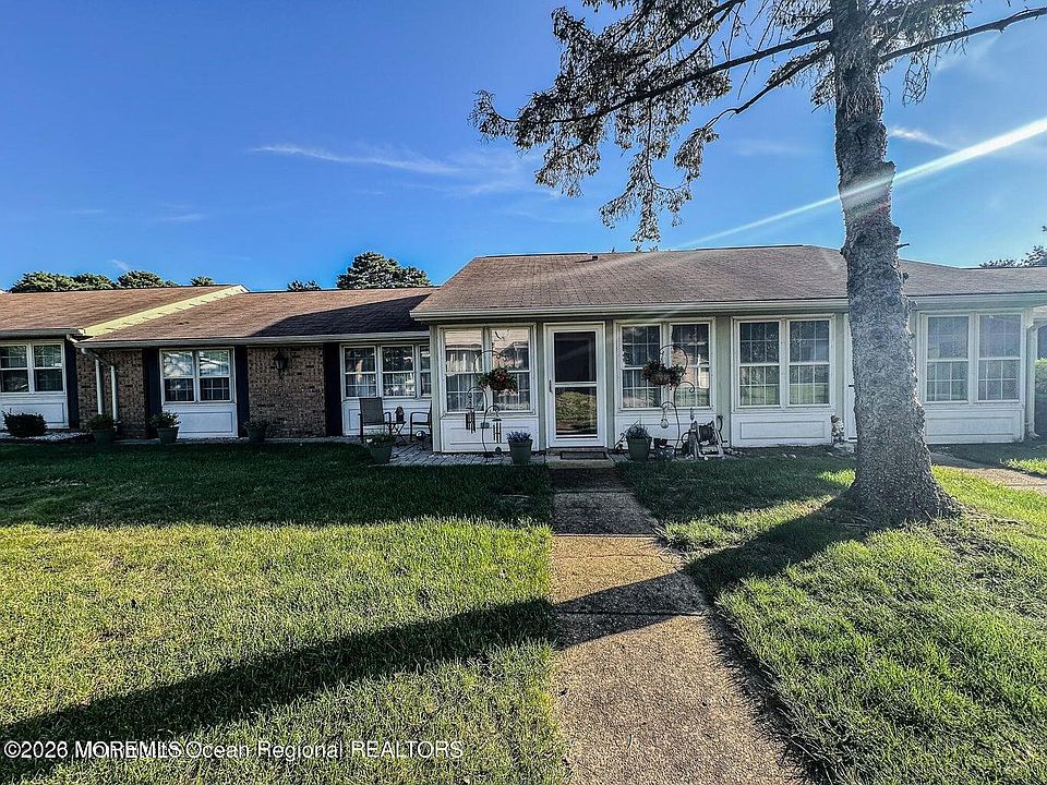 1st image of 27 Cambridge Cir #C