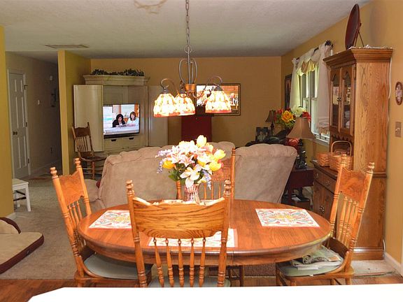 3rd image of 886 N Honeysuckle Ln
