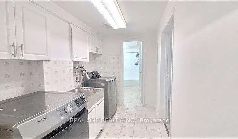 4181 Trapper Cres #LOWER — Photo 8