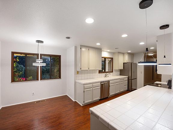 3rd image of 775 Istvan Road