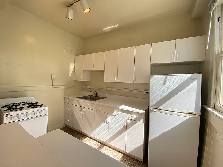 424 Jones Street — Photo 10