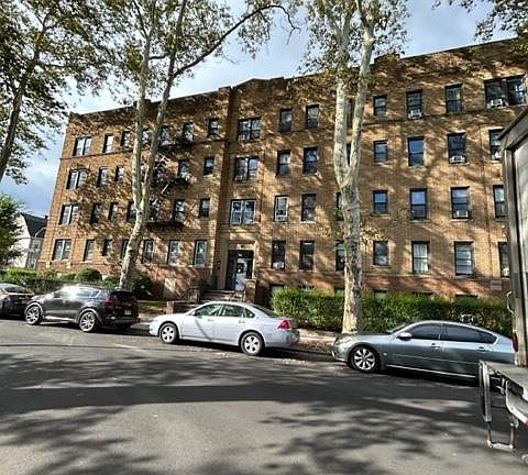 4th image of 100 Chestnut St #6e250ccff