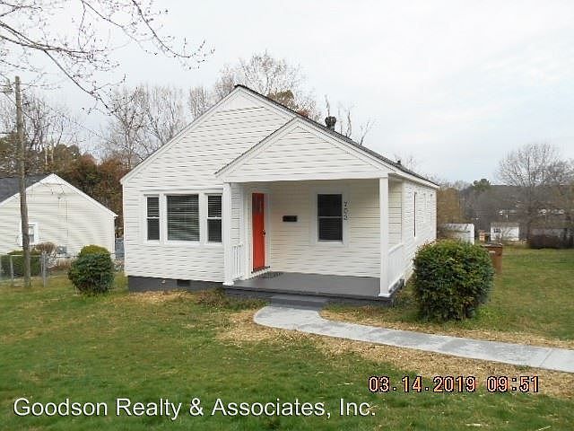 1st image of 703 Dogwood Dr