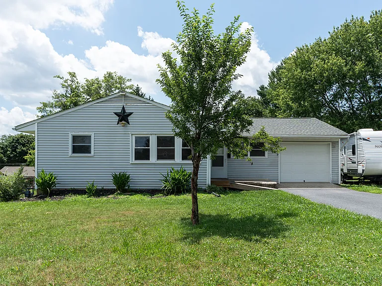 1331 Keesling Ave — Photo 2