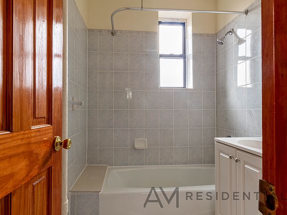 5th image of 268 Bay 17 St #B7