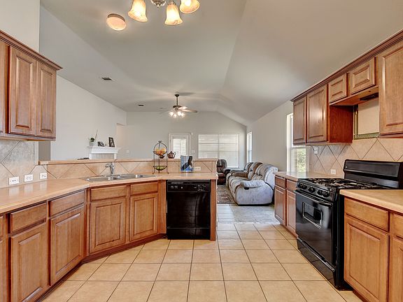 4th image of 878 Dark Horse Ln