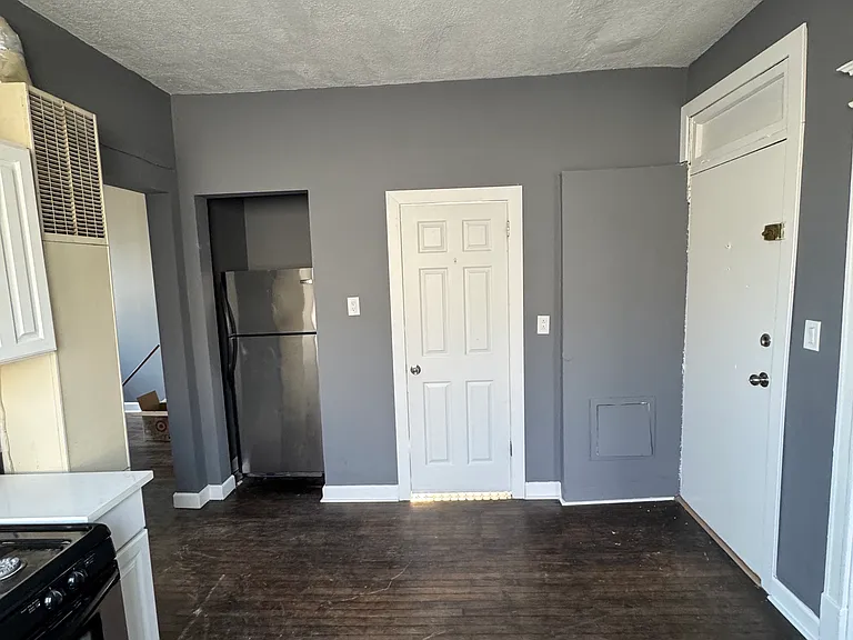 2714 W 24th Pl #2R — Photo 2