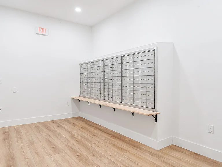 Mailbox (Web Quality) - Vista Shores