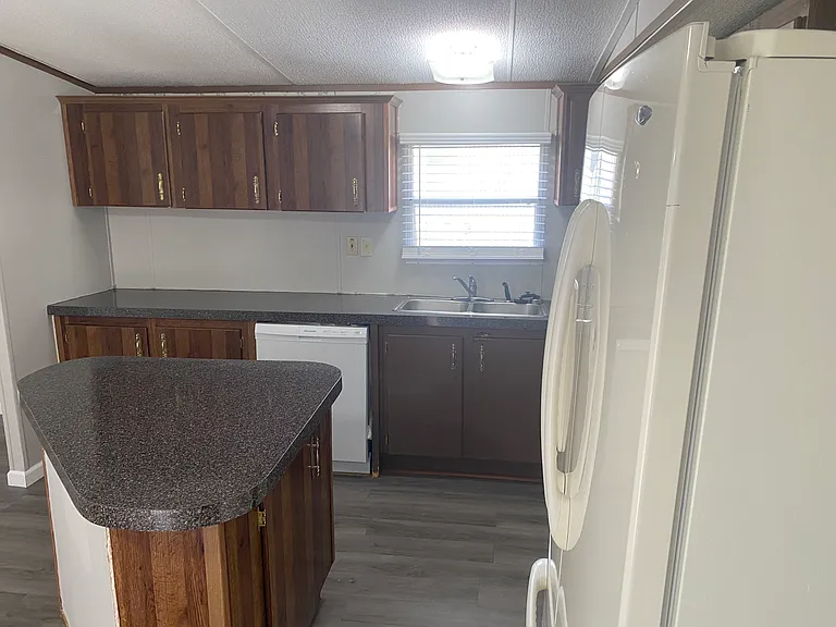 12731 Clearwater Dr — Photo 6