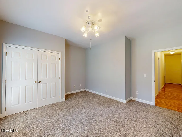 1140 Greenbriar Dr — Photo 30