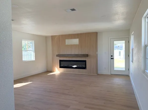 2304 Elgin Ave, Nederland, TX 77627