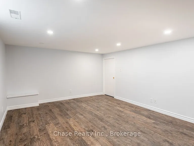 402 Guelph Line — Photo 17