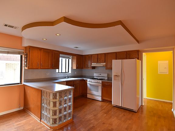 2nd image of 8528 W Catherine Ave Unit 2N