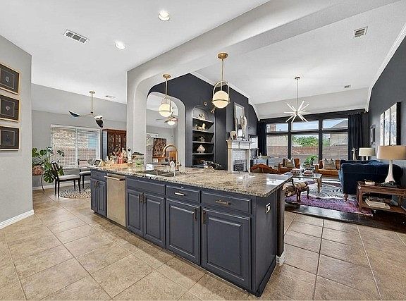 5th image of 2409 Lakebend Dr