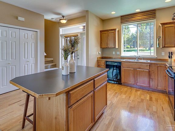 5th image of 776 Golden Pheasant Dr