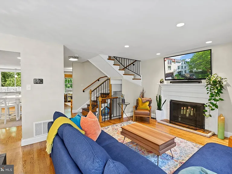 317 N Maple Ave — Photo 3