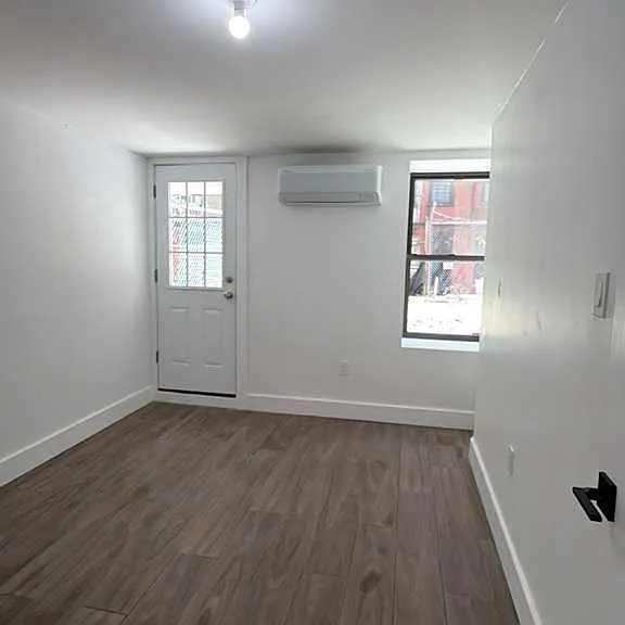 1678 Grand Ave — Photo 2