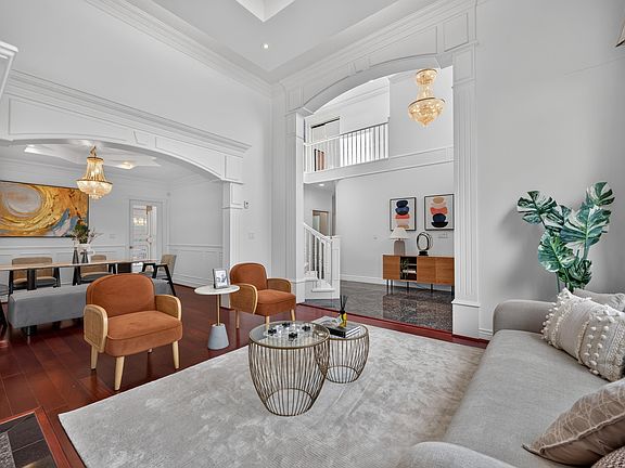 5th image of 6286 Dunsmuir Cres