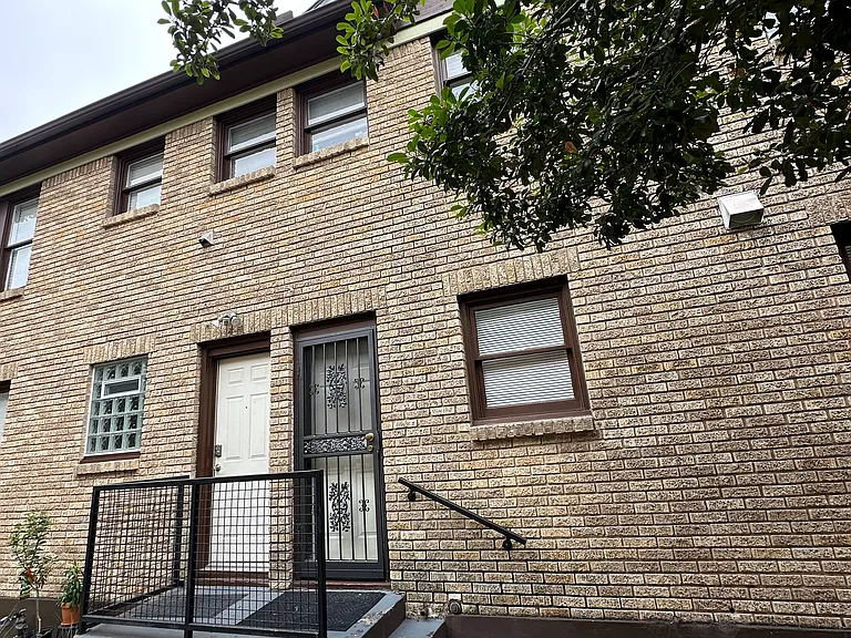 Live Oak St — Photo 34