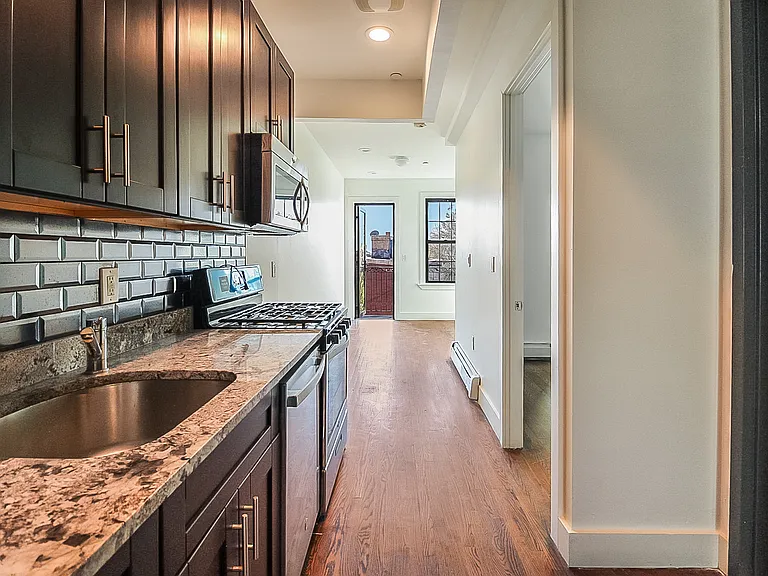 820 Knickerbocker Ave #3R — Photo 6