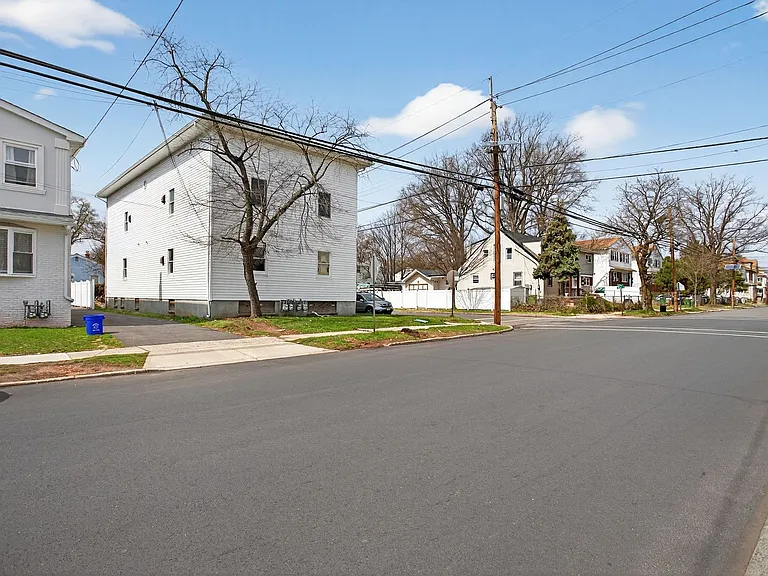 378 Grand St — Photo 26