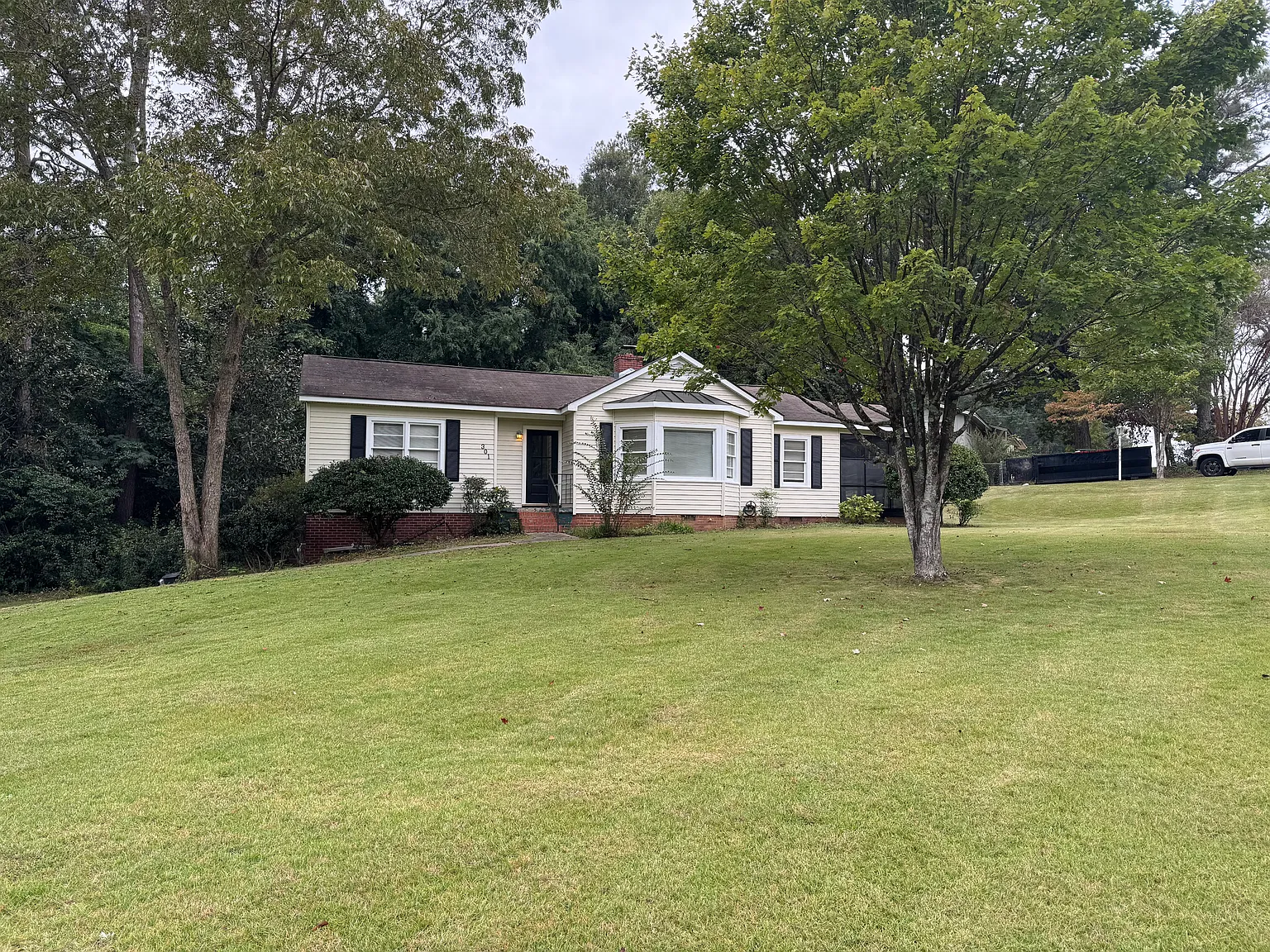 3 bed, 1.5 bath, 1304 sqft, $1,750 — Photo 2