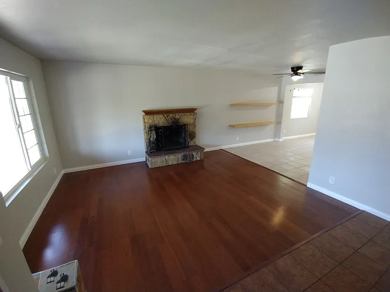 909 Galopago St — Photo 12
