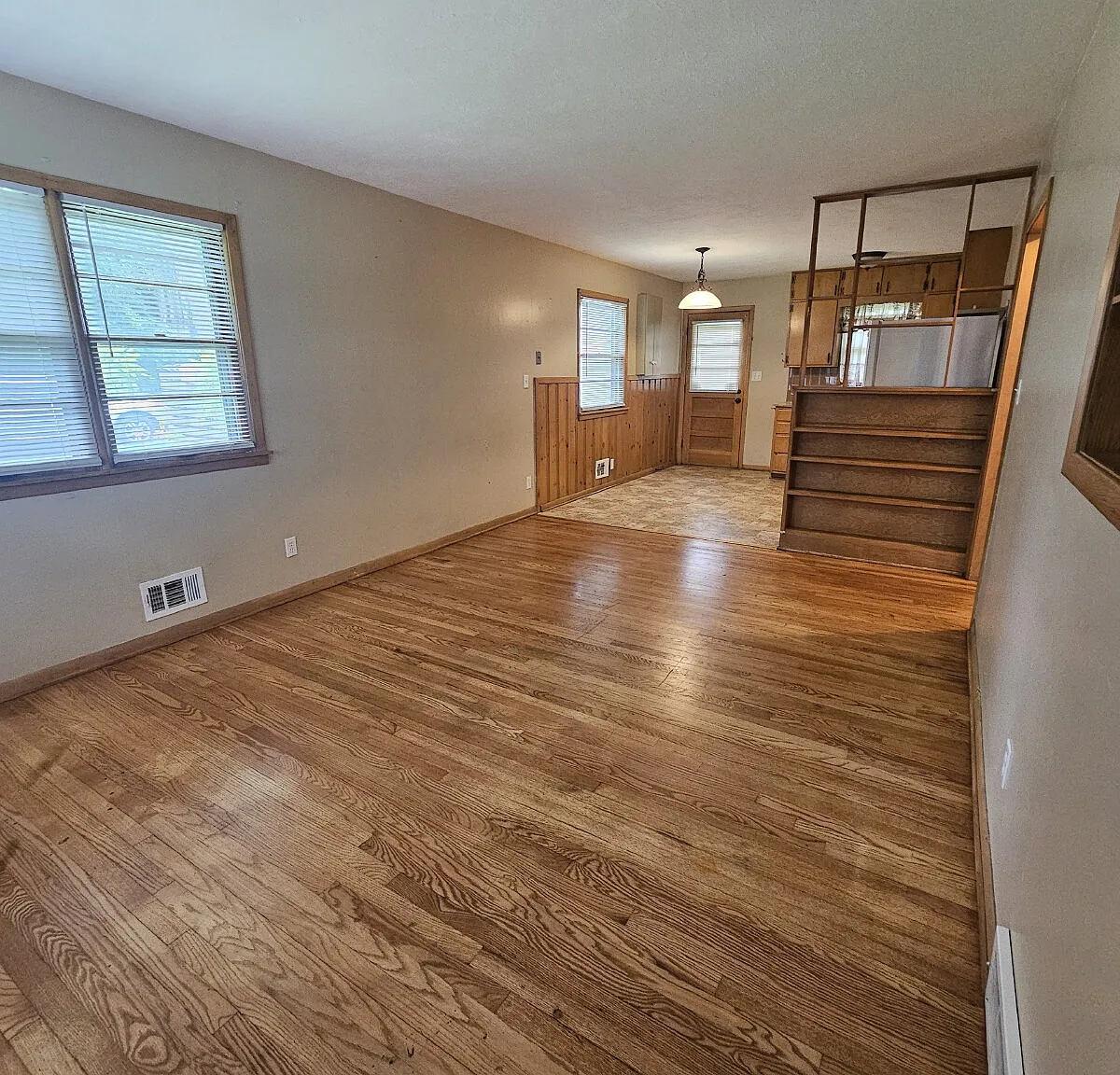 2 bed, 1.0 bath, $1,300 — Photo 3