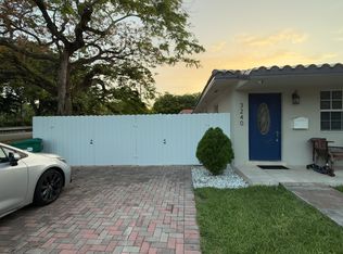 3240 SW 69th Ave, Miami, FL 33155