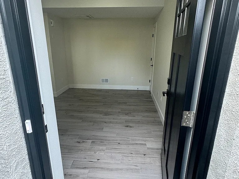 3721 Amboy Rd #1 — Photo 6