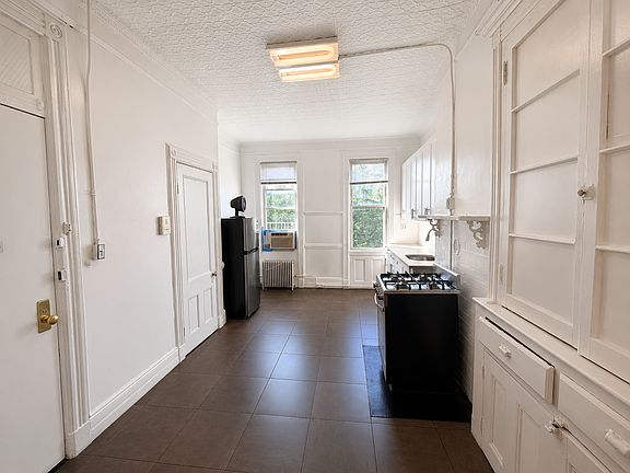 4th image of 361 Palmetto St APT 3R