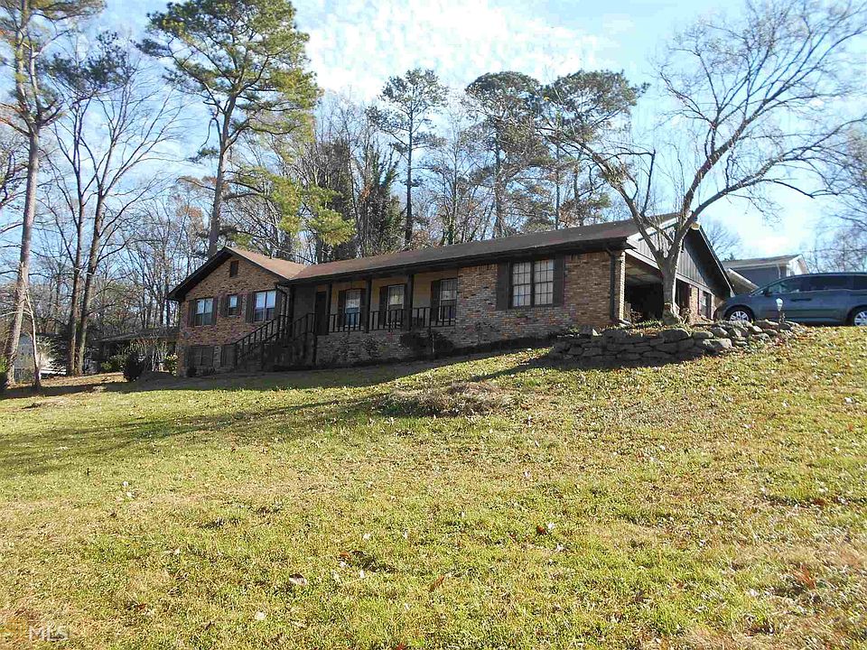 2nd image of 958 Douglas Ct