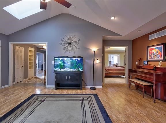 5th image of 314 Lake Forest Dr